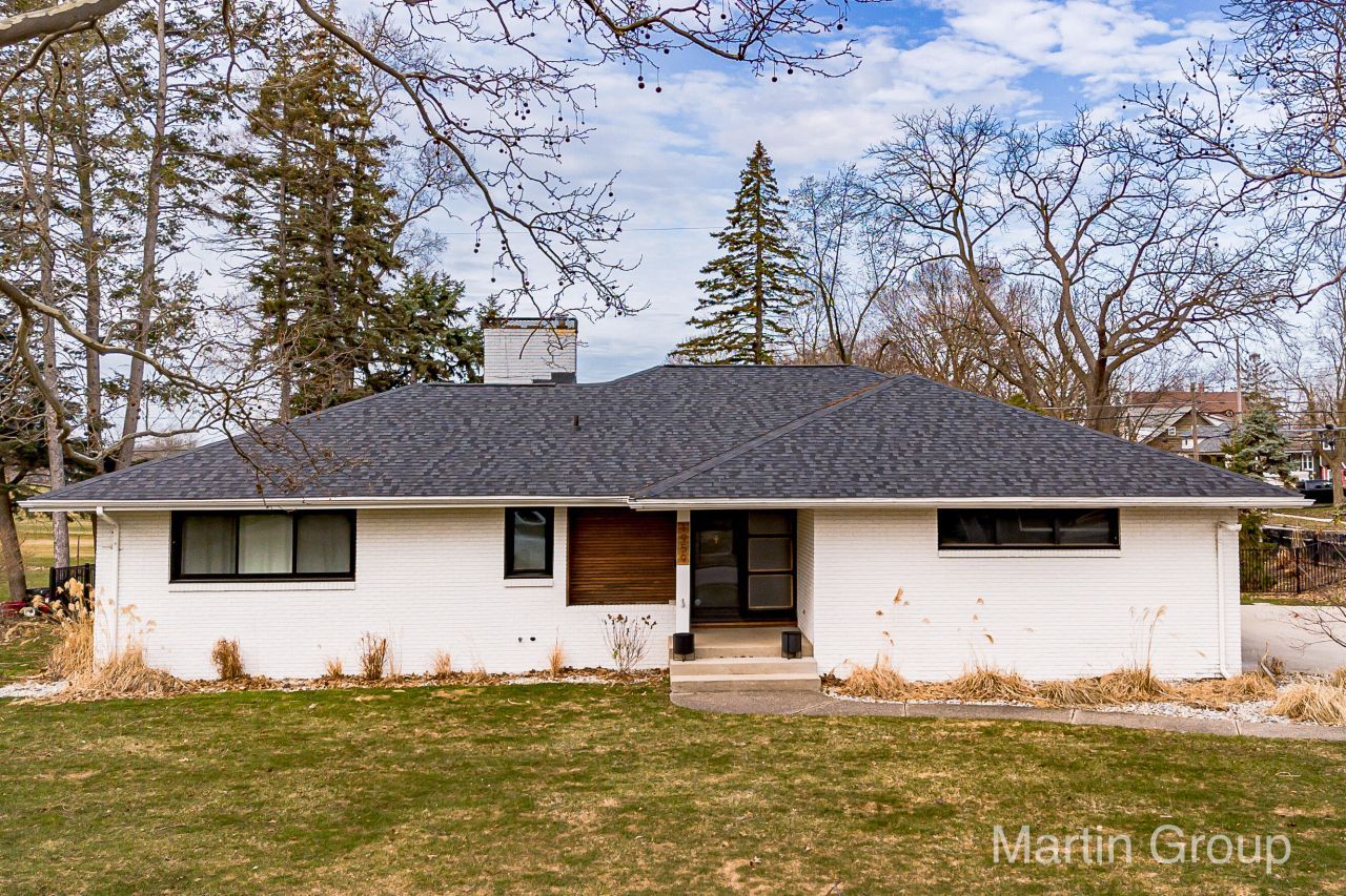1959 Meadowfield Drive Ne, Grand Rapids, MI 49505 Main Photo
