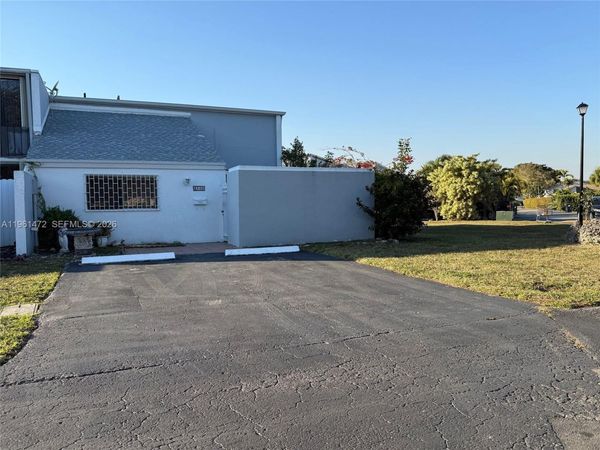 2500 SW 122nd Ct , Miami, FL 33175