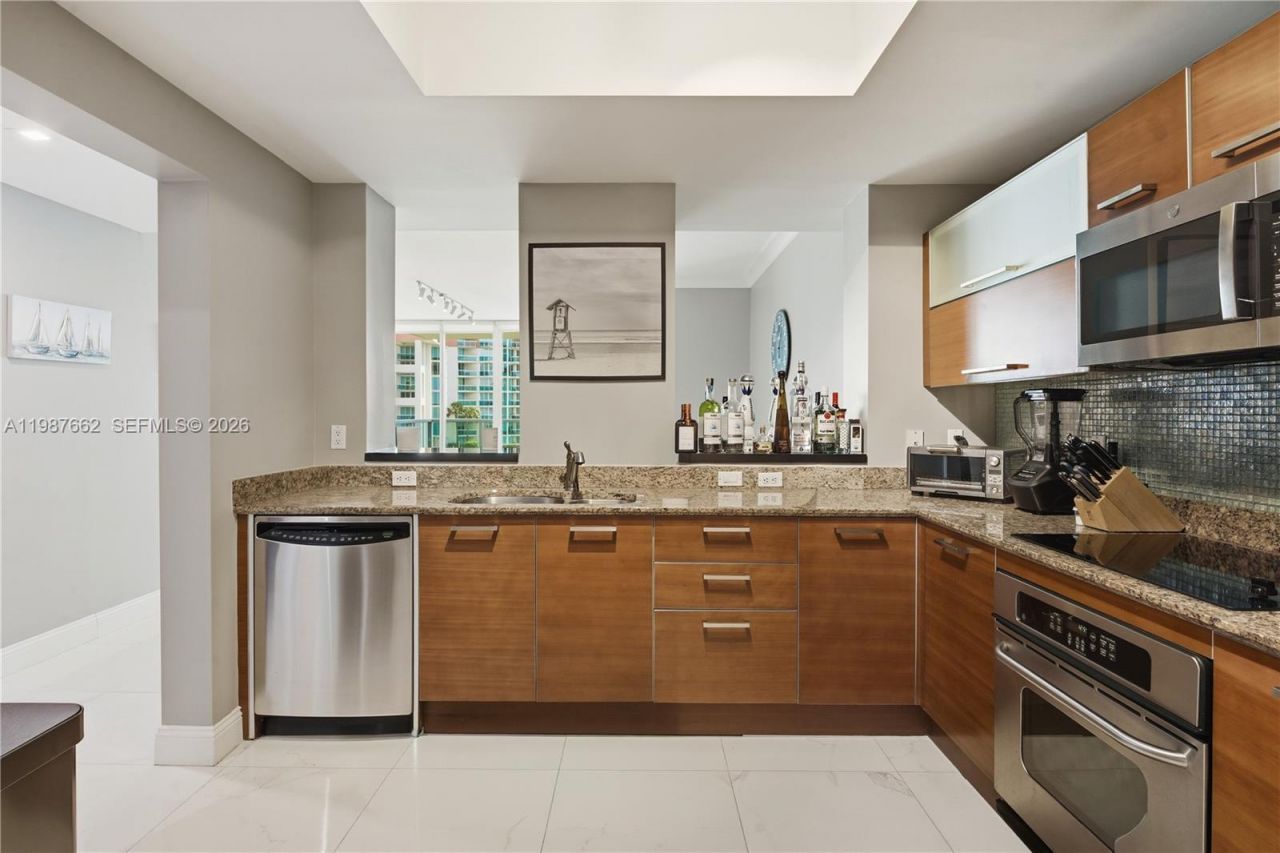 3330 NE 190th St , Unit 310, Aventura, FL 33180 Photo