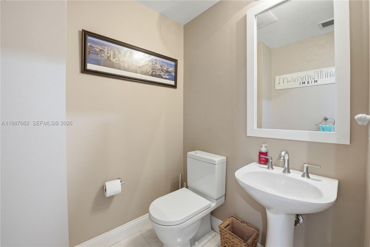 3330 NE 190th St , Unit 310, Aventura, FL 33180 Photo