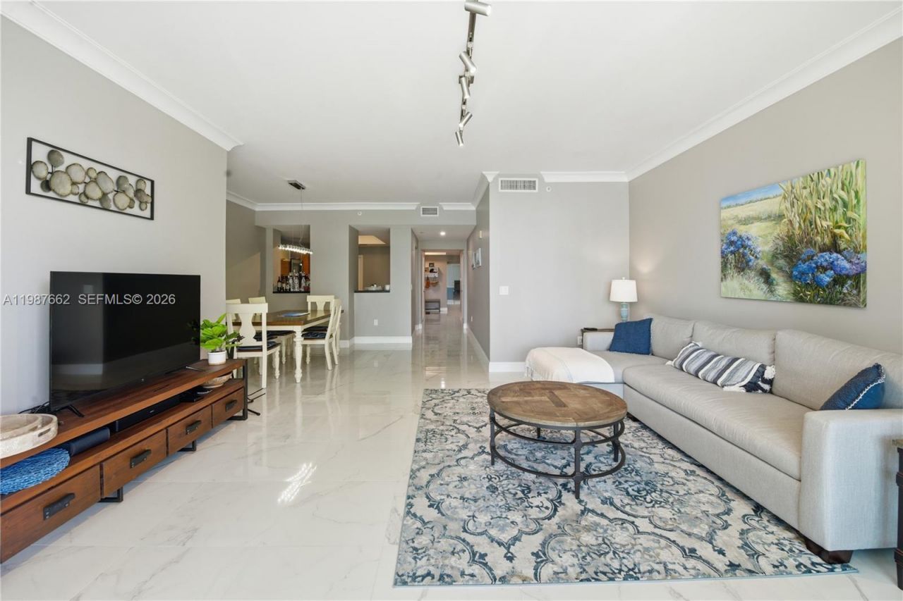 3330 NE 190th St , Unit 310, Aventura, FL 33180 Photo