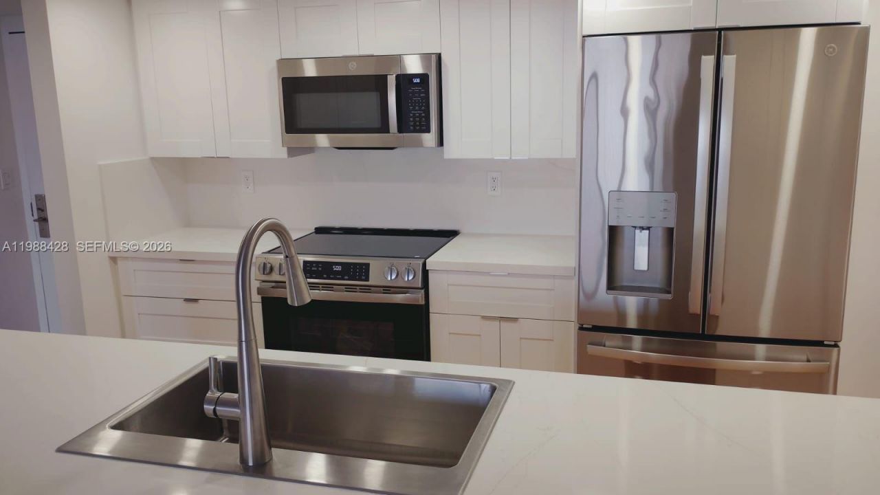 801 N Venetian Dr , Unit 1103, Miami, FL 33139 Photo