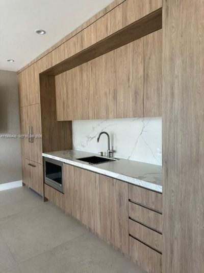 801 N Venetian Dr , Unit 1103, Miami, FL 33139 Photo