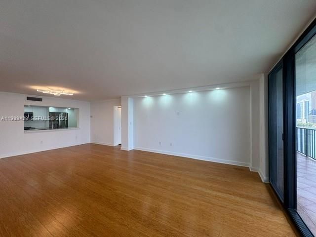 801 N Venetian Dr , Unit 1103, Miami, FL 33139 Photo