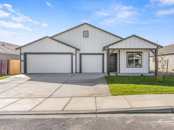 432 NW Monte Vista Avenue, Unit 125, Madras, OR 97741