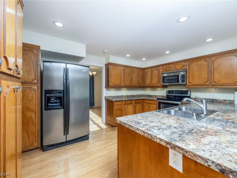 105 Country Club Drive , Marietta, OH 45750 Photo 10