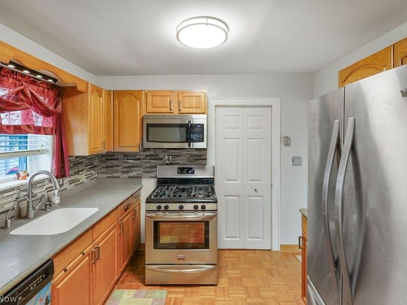 1597 Glenmount Avenue , Akron, OH 44301 Photo 13