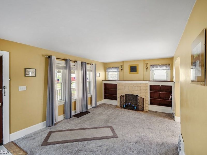 1597 Glenmount Avenue , Akron, OH 44301 Photo 4