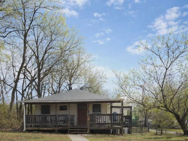 40 Munger Avenue, Kansas City, MO 64119