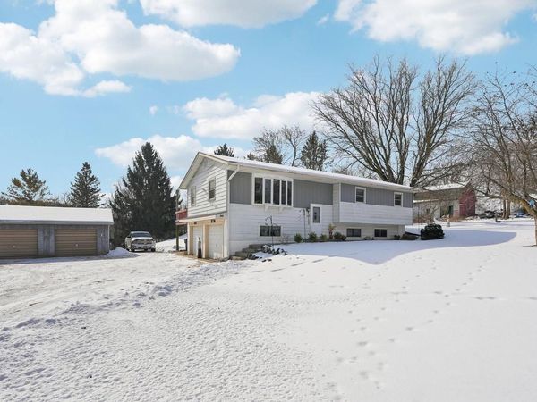 857 E Newark DRIVE, West Bend, WI 53090