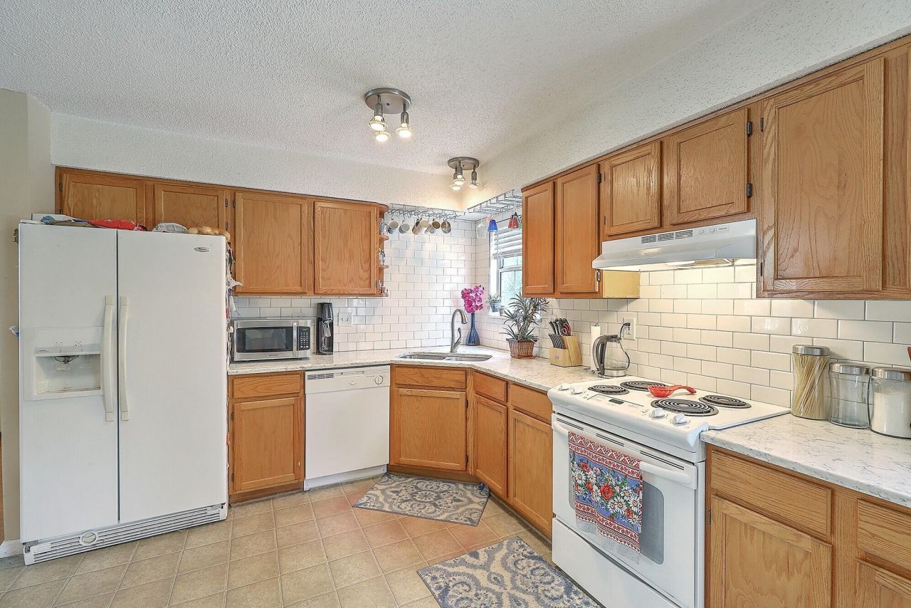 2318 N England Court Photo 12