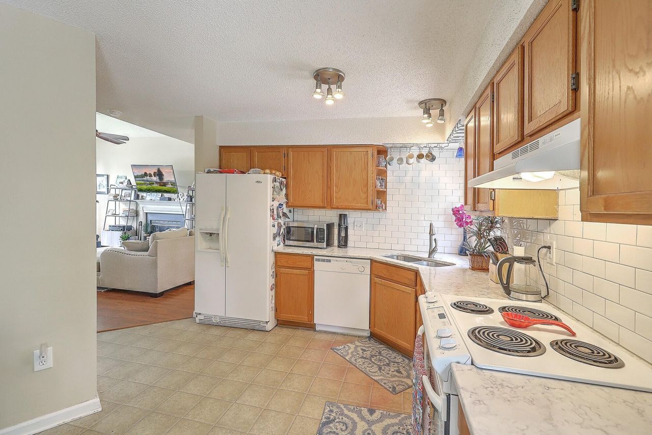 2318 N England Court Photo 13