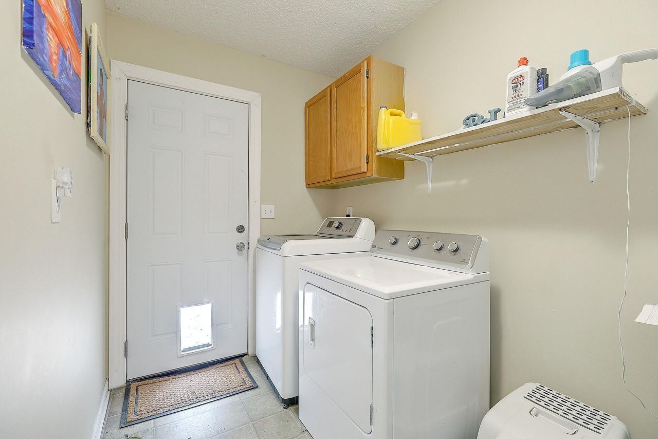 2318 N England Court Photo 16