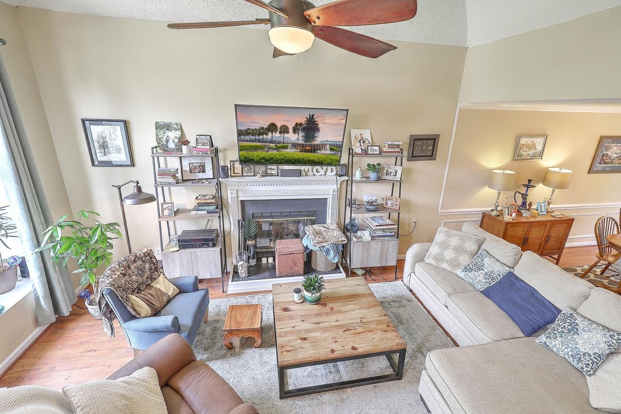 2318 N England Court Photo 17