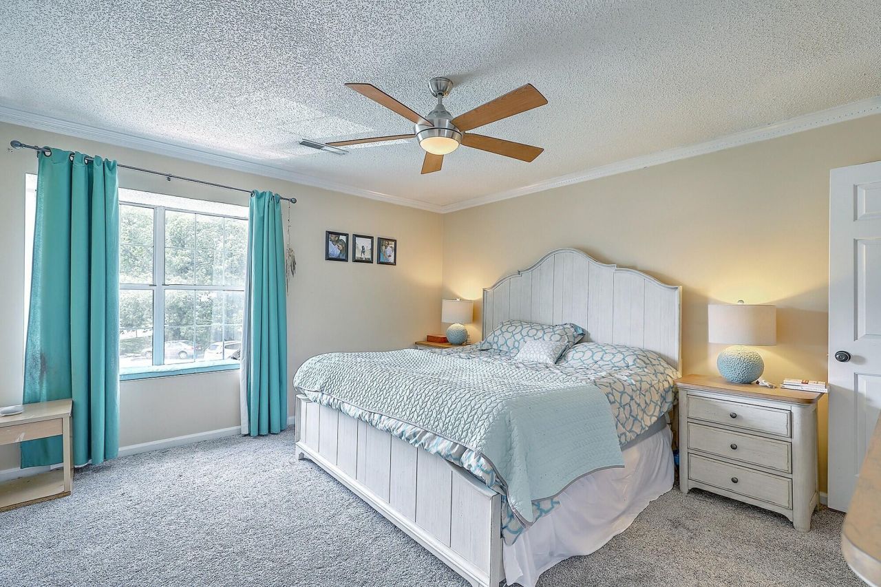 2318 N England Court Photo 18