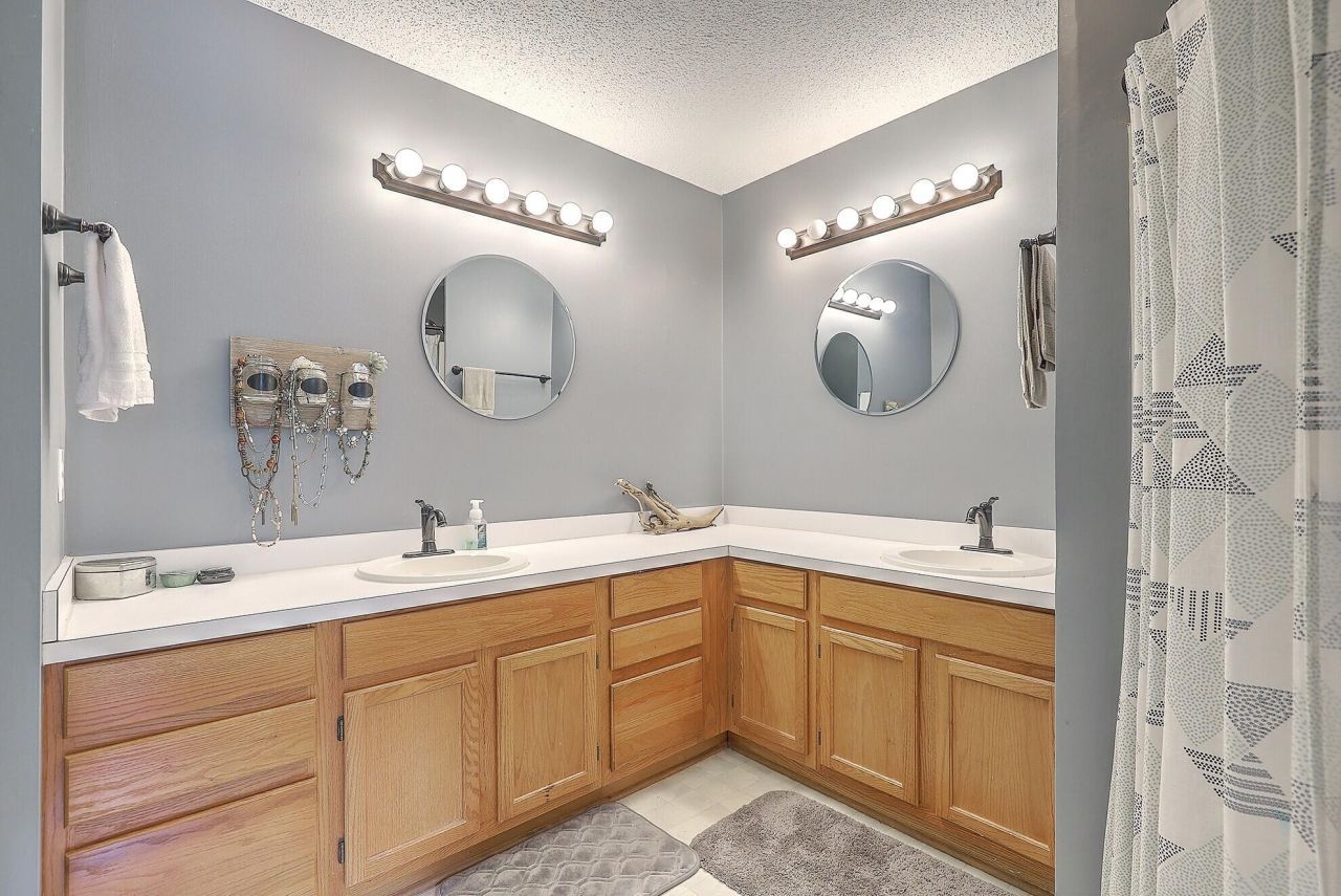 2318 N England Court Photo 21