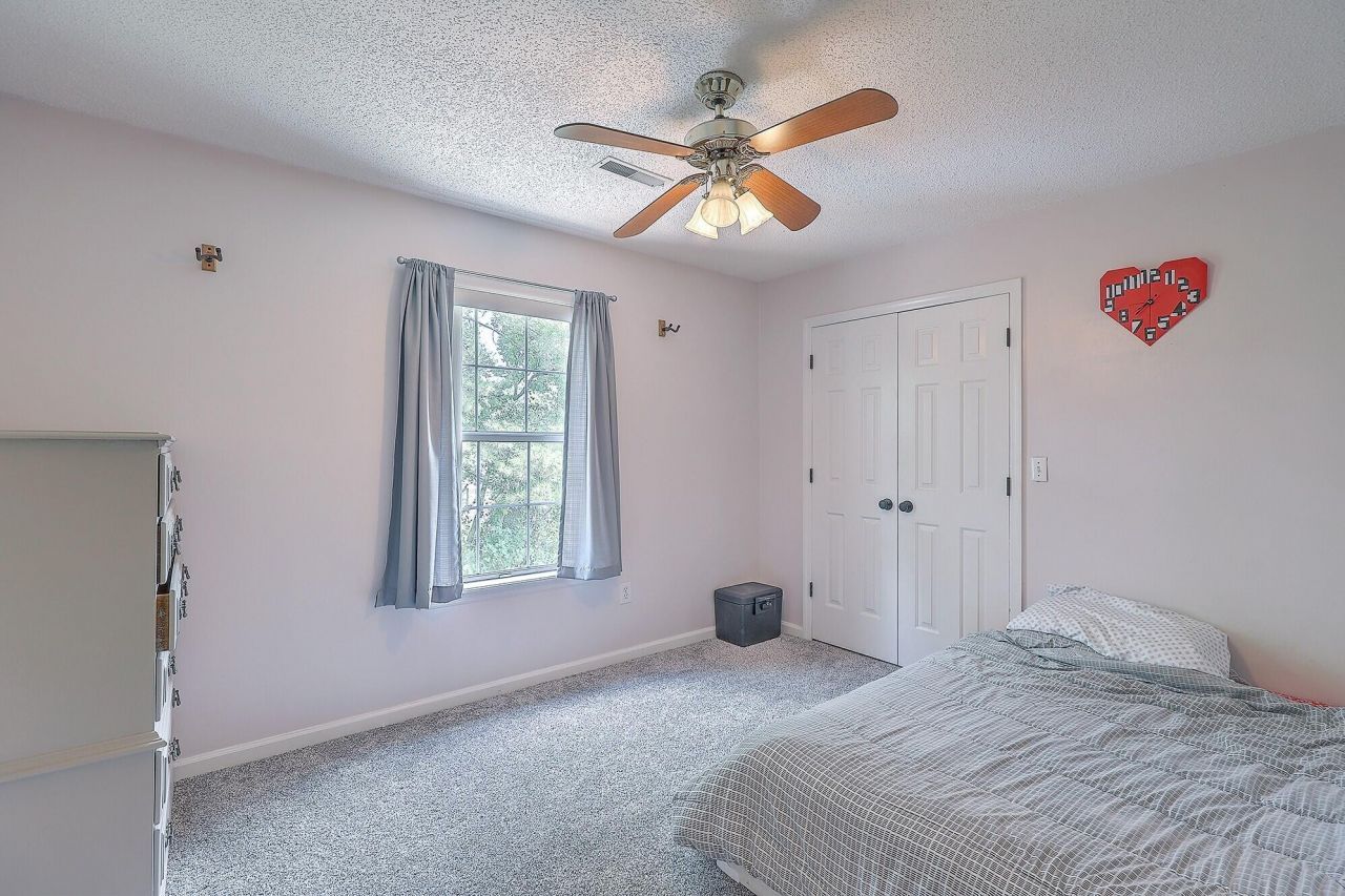 2318 N England Court Photo 23