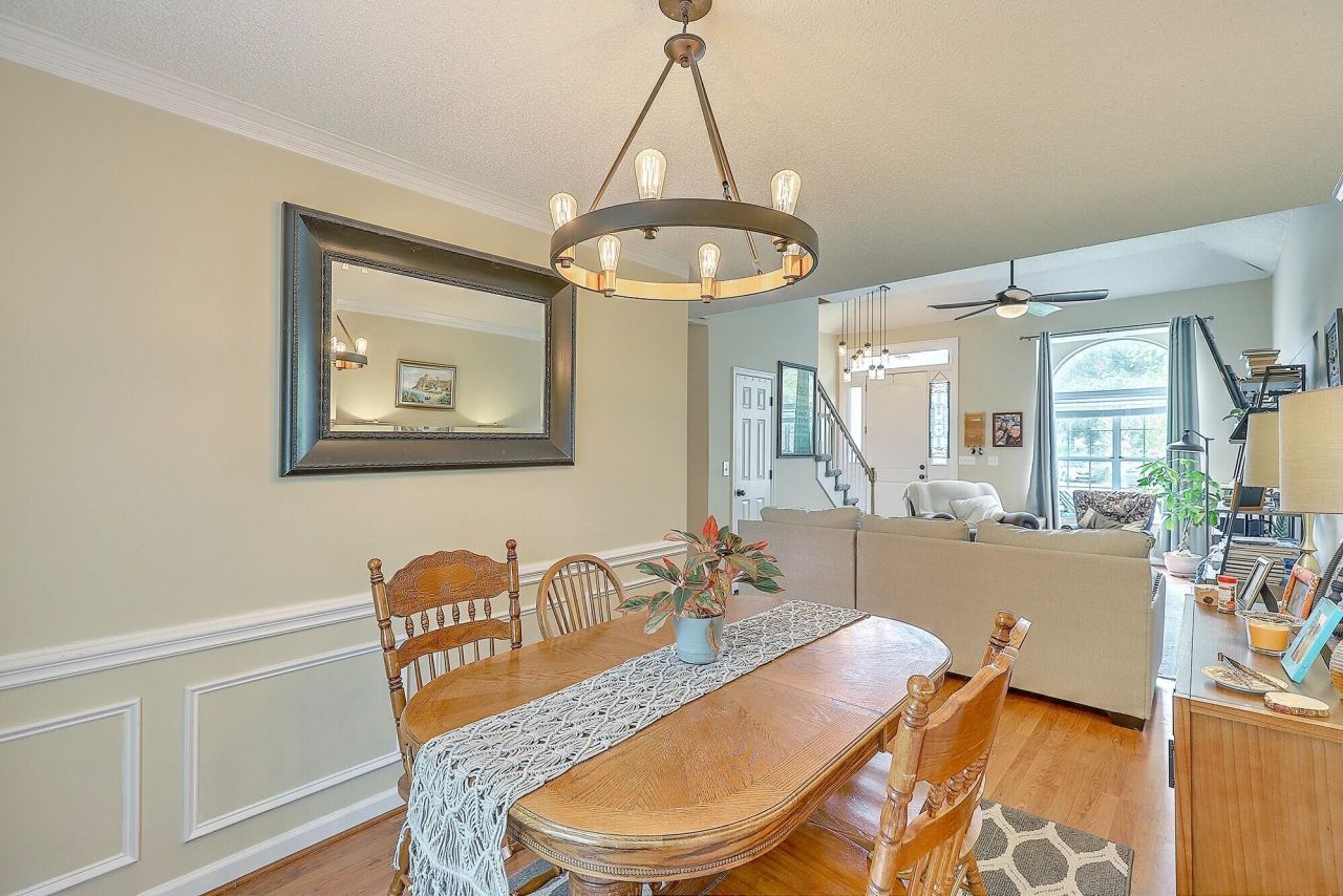 2318 N England Court Photo 9