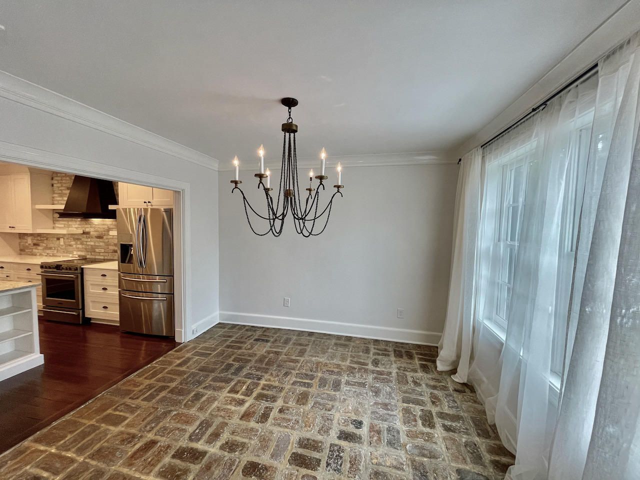 3 1/2 St Michaels Alley Photo 10