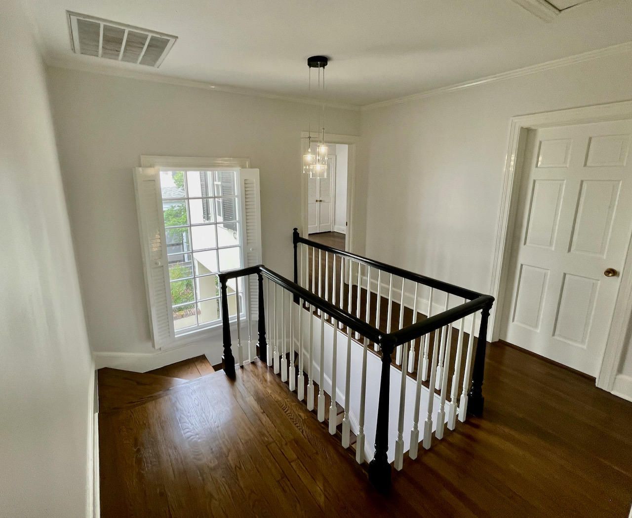 3 1/2 St Michaels Alley Photo 11