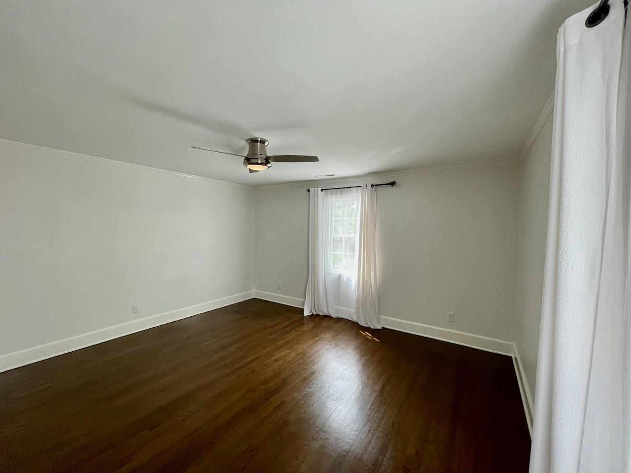 3 1/2 St Michaels Alley Photo 12