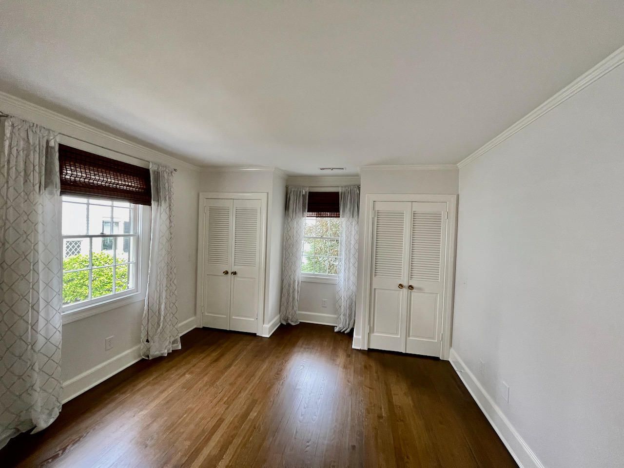 3 1/2 St Michaels Alley Photo 17