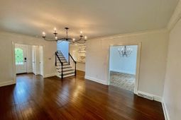 3 1/2 St Michaels Alley photo 4