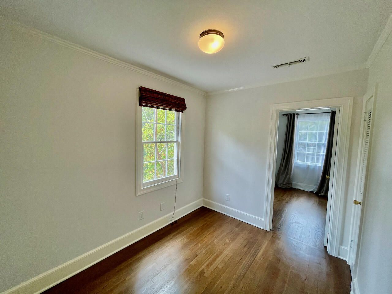 3 1/2 St Michaels Alley Photo 23