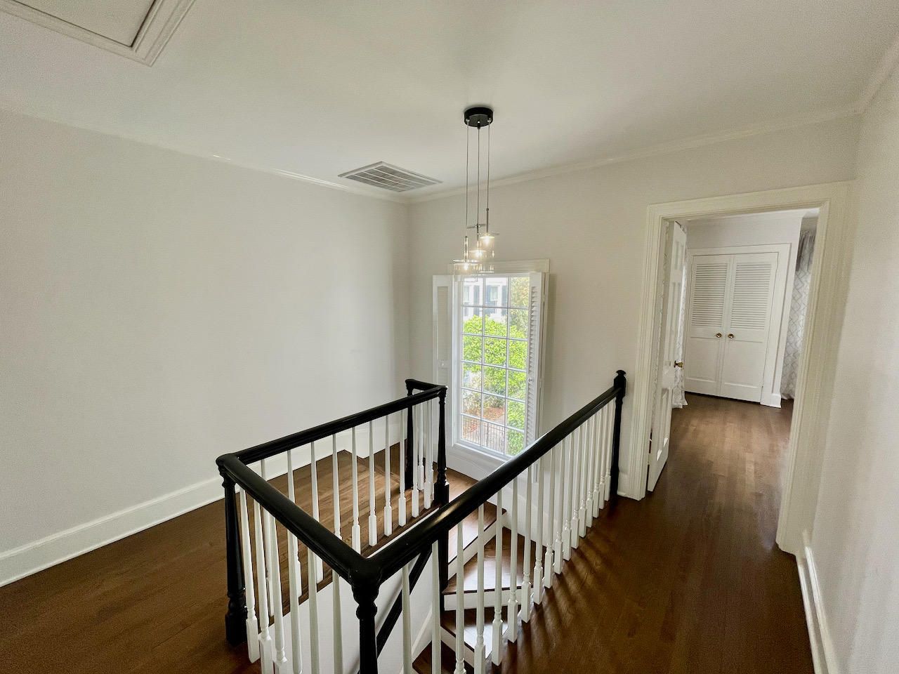 3 1/2 St Michaels Alley Photo 25