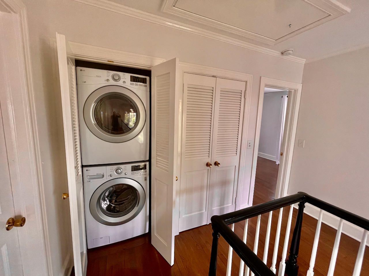 3 1/2 St Michaels Alley Photo 26