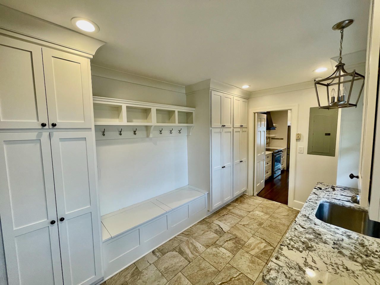 3 1/2 St Michaels Alley Photo 27