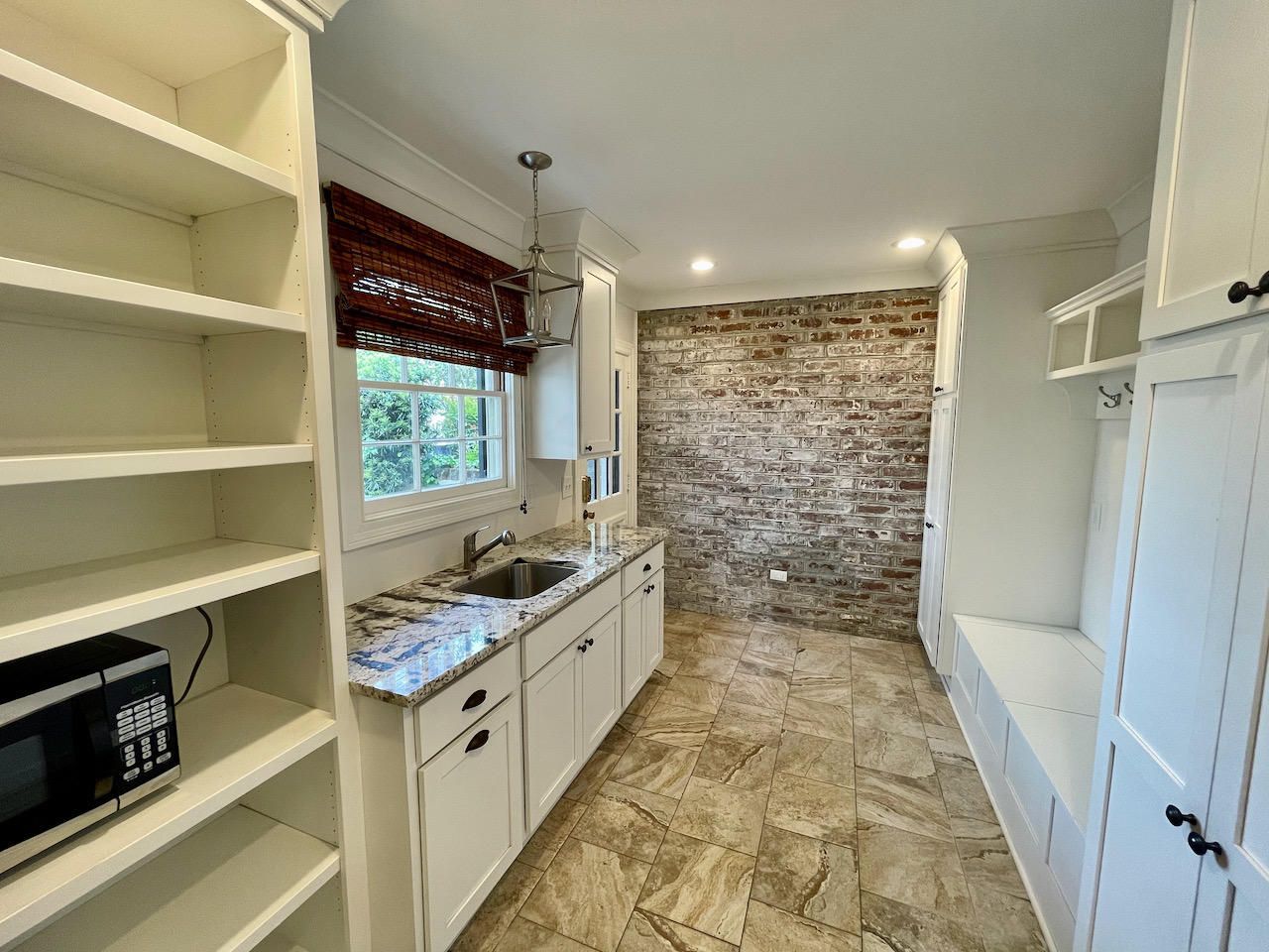 3 1/2 St Michaels Alley Photo 28