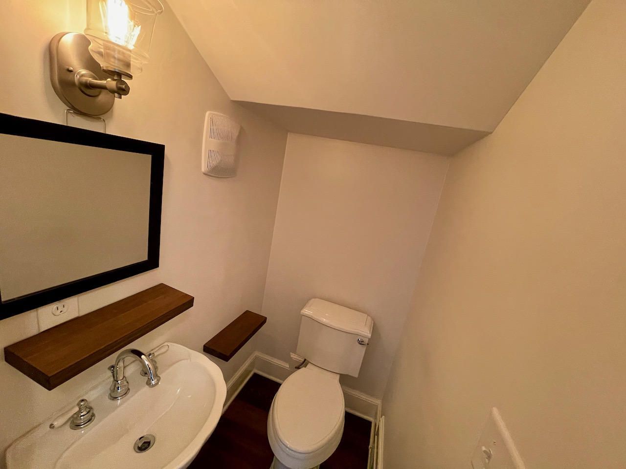 3 1/2 St Michaels Alley Photo 29