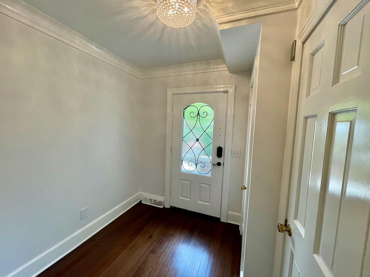 3 1/2 St Michaels Alley Photo 30