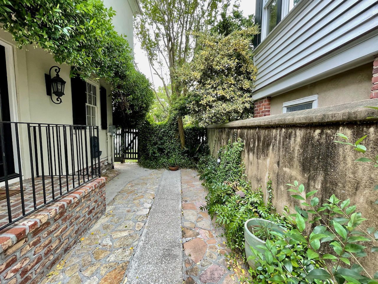 3 1/2 St Michaels Alley Photo 33