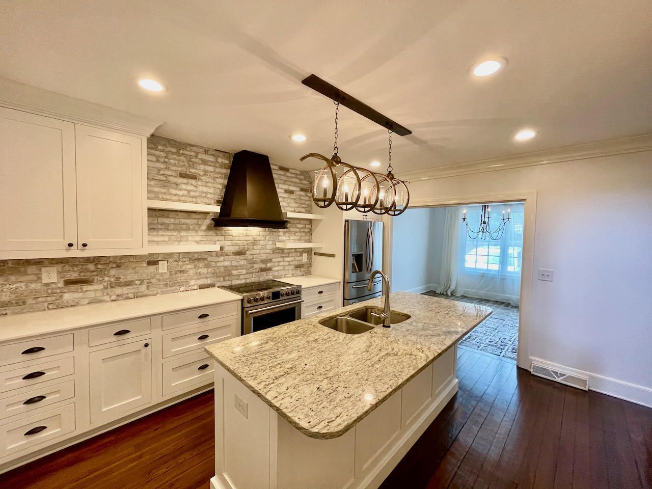 3 1/2 St Michaels Alley Photo 5