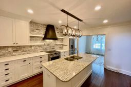 3 1/2 St Michaels Alley photo 4