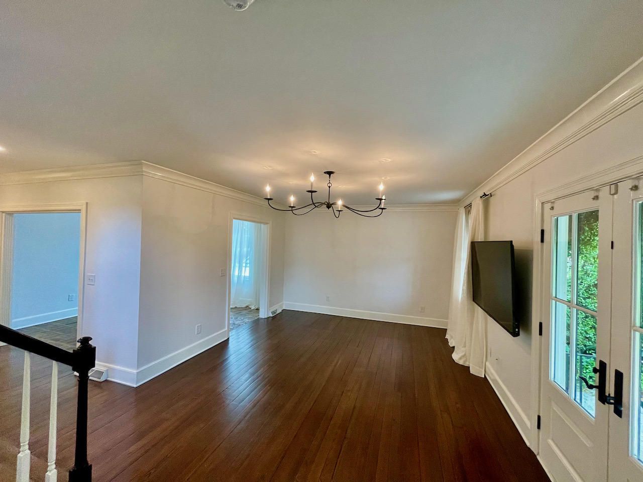 3 1/2 St Michaels Alley Photo 6