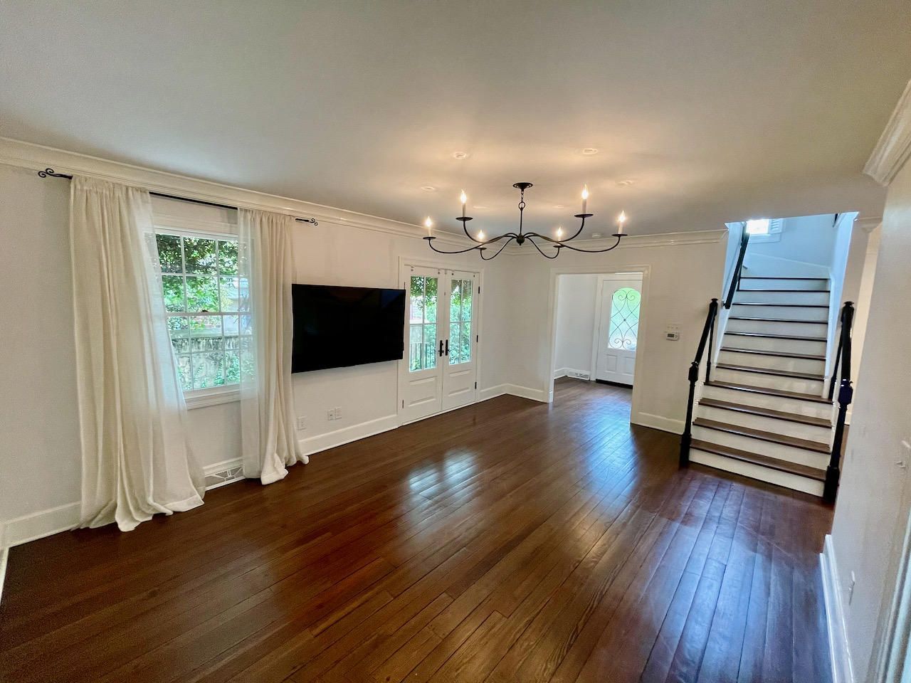 3 1/2 St Michaels Alley Photo 7