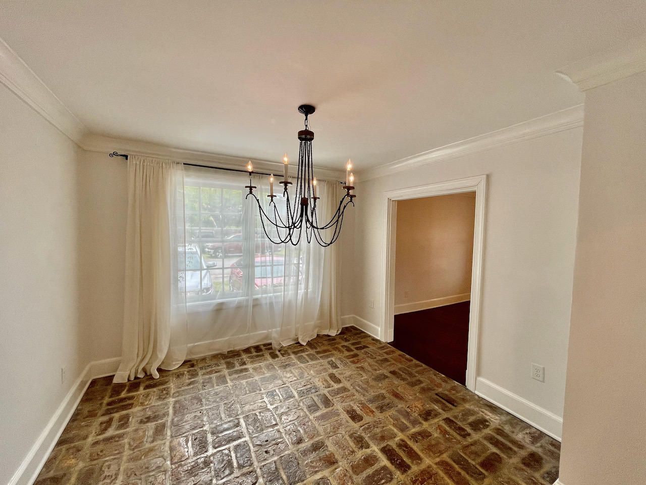 3 1/2 St Michaels Alley Photo 8