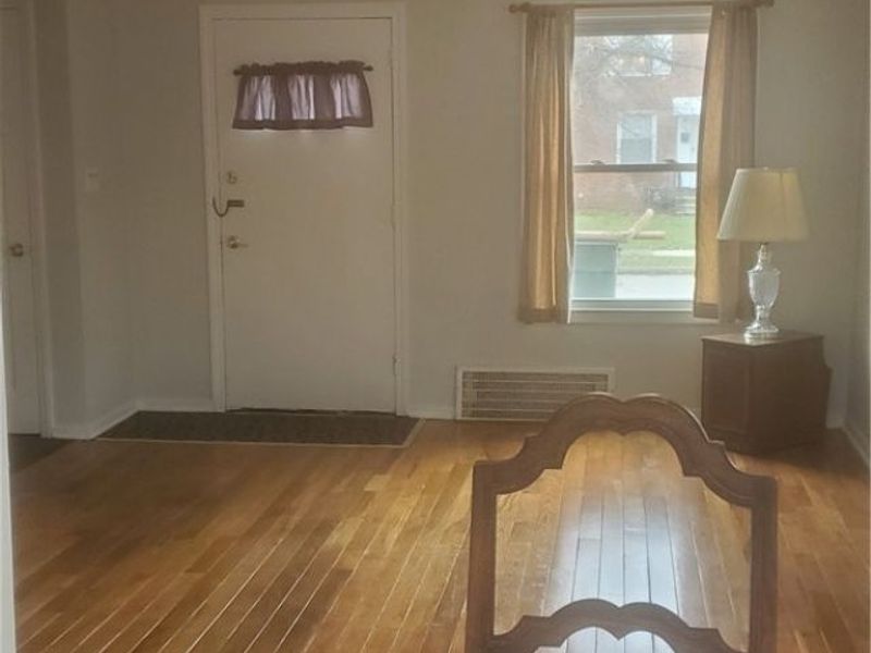 21971 Crystal Avenue , Euclid, OH 44123 Photo 4