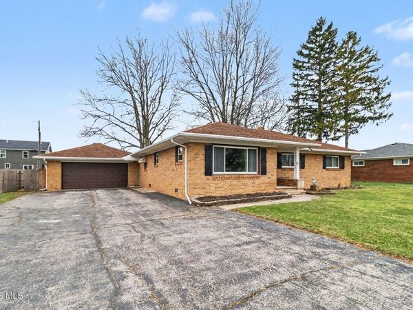 5835 Neill Avenue, Walbridge, OH 43465
