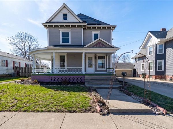 709 N Center Street , Clinton, IL 61727