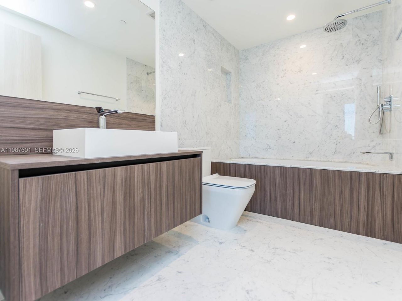 1000 Brickell Plz , Unit 4104, Miami, FL 33131 Photo