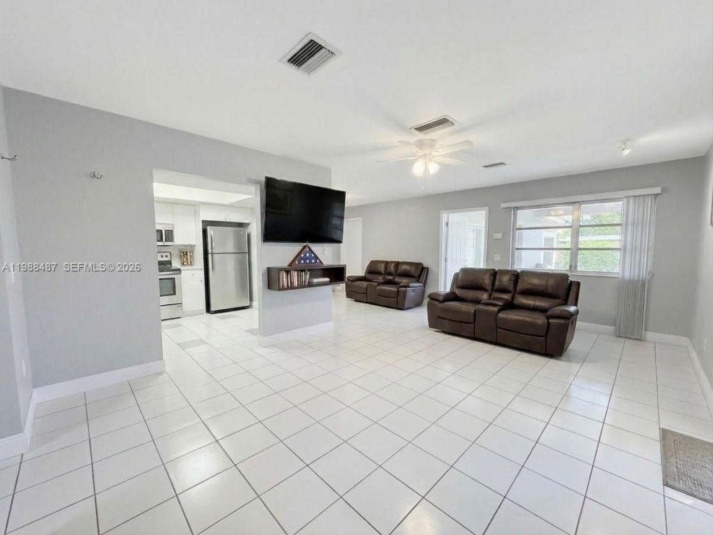 2498 NW 98th Ln, Sunrise, FL 33322 Photo