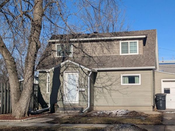 716 6TH Avenue N, Grand Forks, ND 58203
