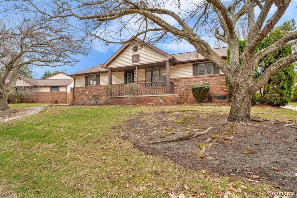 955 Woodlane Drive, Rochester Hills, MI 48307 Main Photo