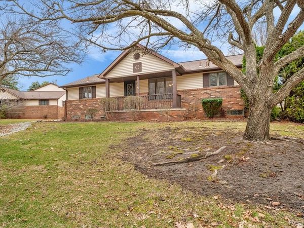 955 Woodlane Drive, Rochester Hills, MI 48307