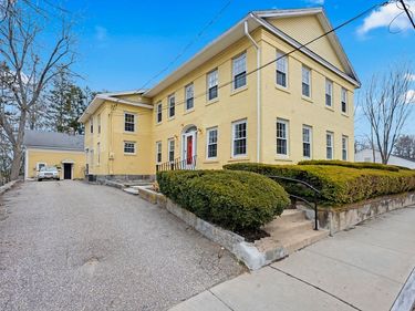 22 School St, Unit 1, Southbridge, MA 01550