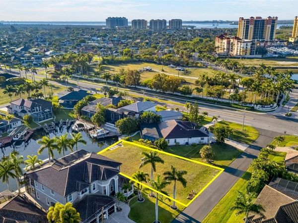 5423 SW 17TH AVENUE , CAPE CORAL, FL 33914